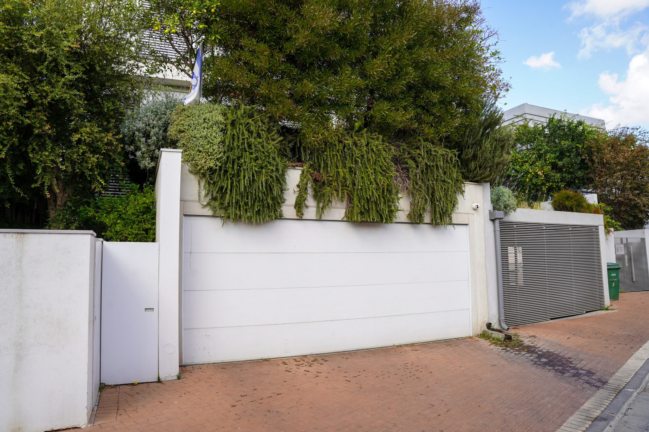 בתים פרטיים למכירה ולהשכרה