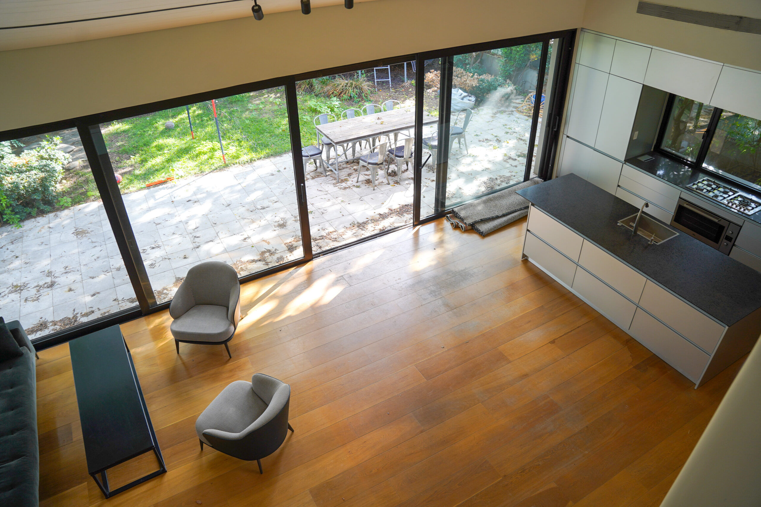 בית שתי קומות למכירה