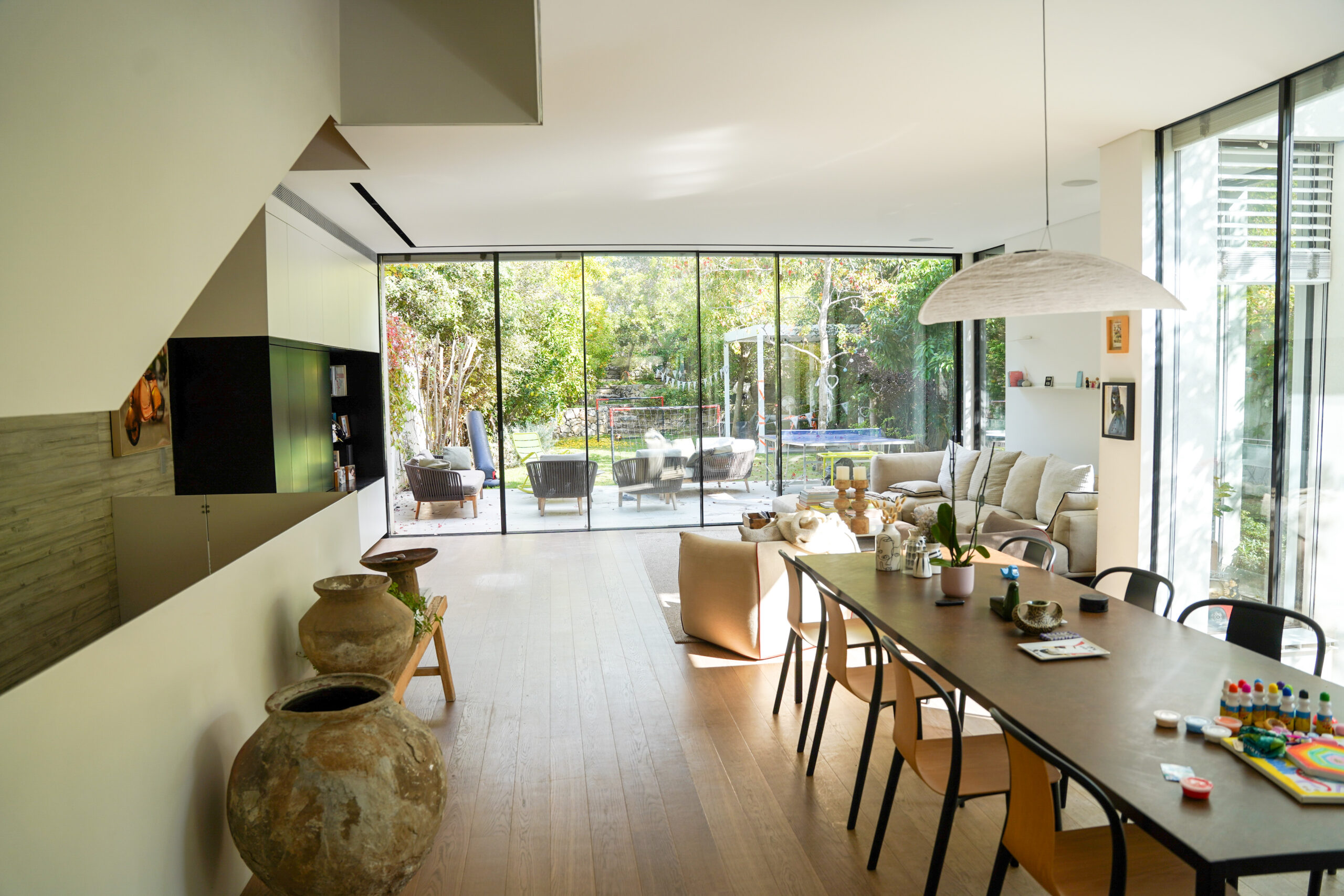 סלון בדירה למכירה